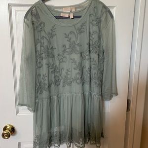 NWOT LOGO TUNIC BLOUSE SIZE L